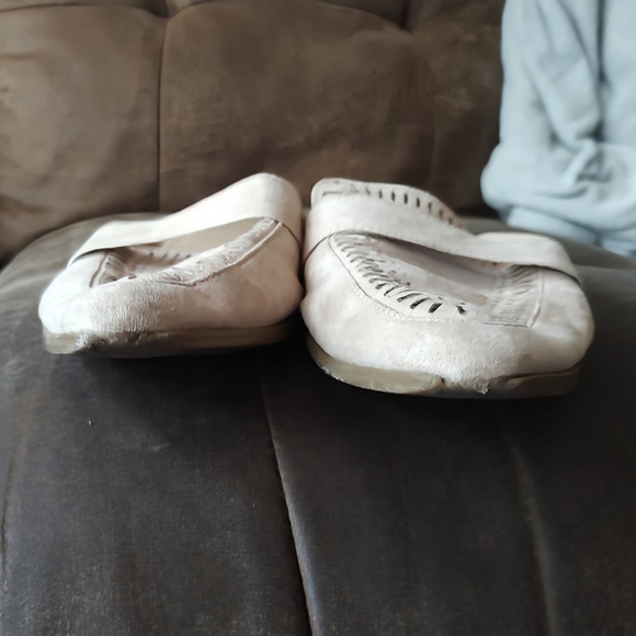 Charles By Charles David Cream Women's Slip-On Loafers Mules - Picture 4 of 14